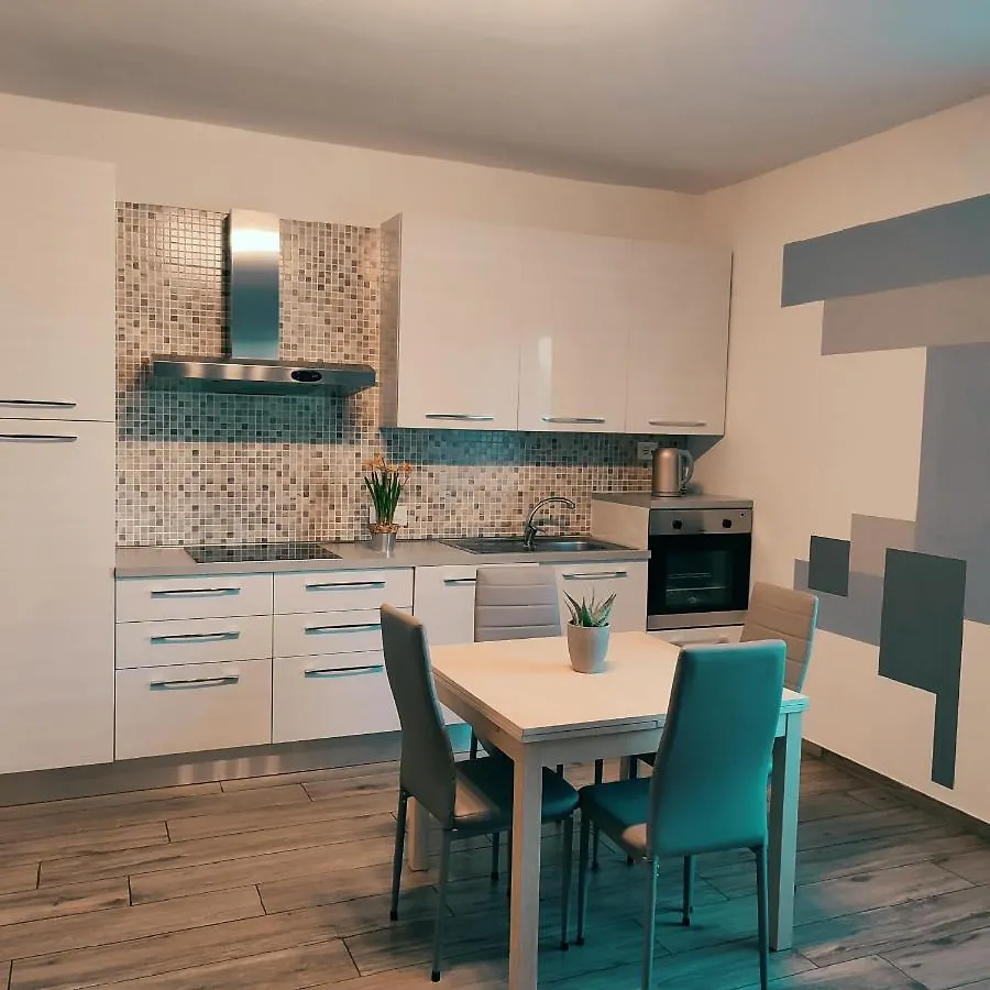 Casa Vacanze Da Marti Tirano Apartment